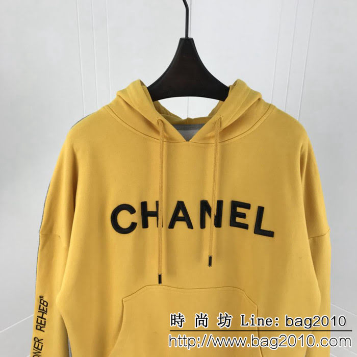 Chanel小香 18秋冬新款 拼色字母刺繡連帽衫 高密度刺繡工藝 內裏加絨 上身超保暖 ydi2350